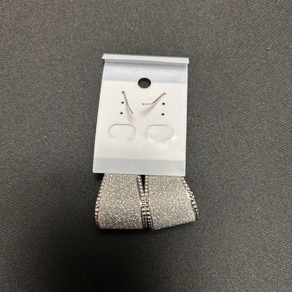 NWT Silver Drop And Dangle Earrings - Picture 2 of 4